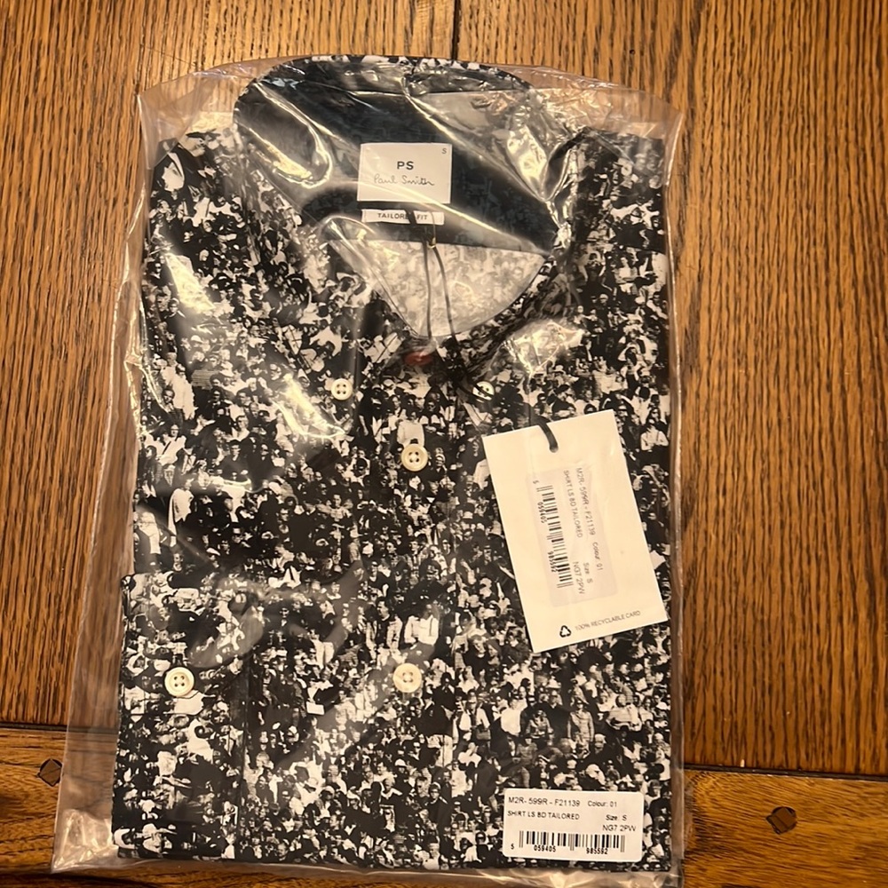 New with tags, Mens small, Paul Smith “crowd print” Tailored fit